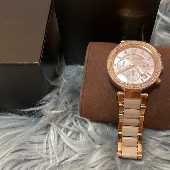 From the Ex! Michael Kors Chronograph Parker Blush and Rose Gold-Bracelet Watch - Picture 3 of 4